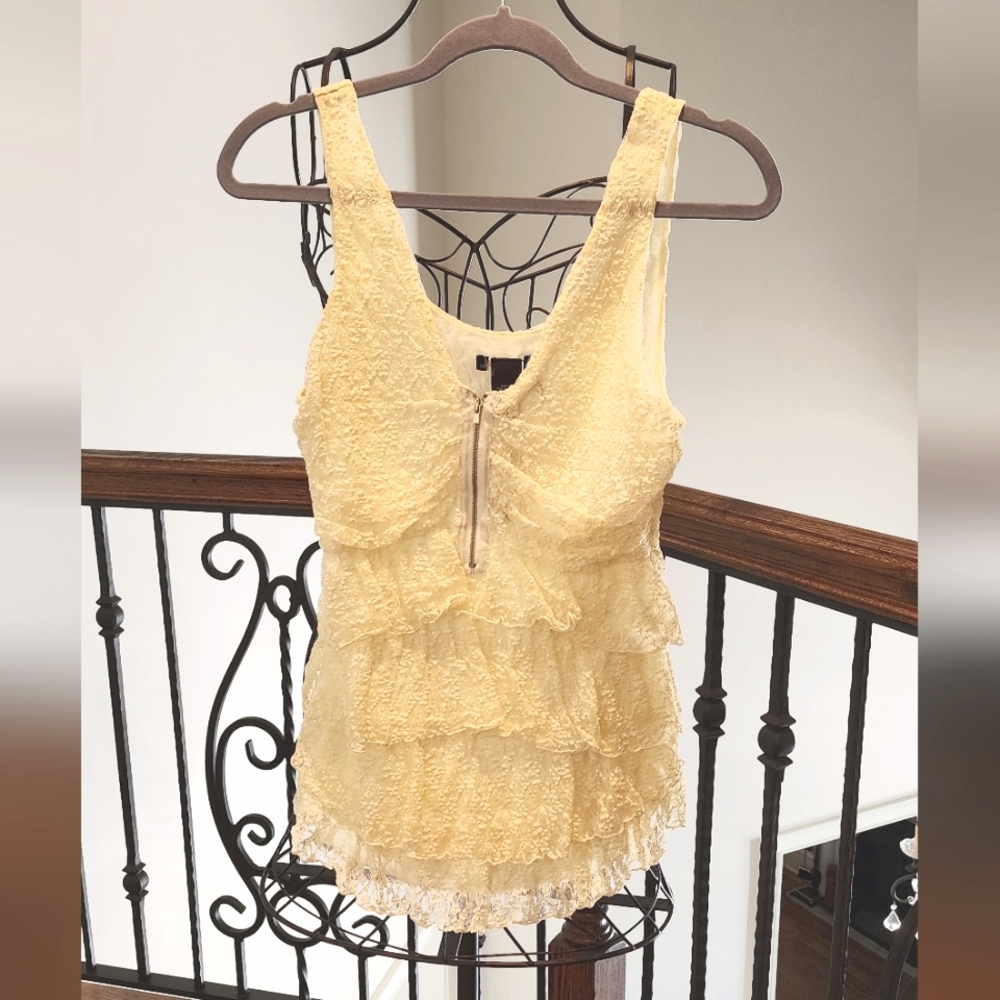 Moda International beautiful ivory textured tank in size Large